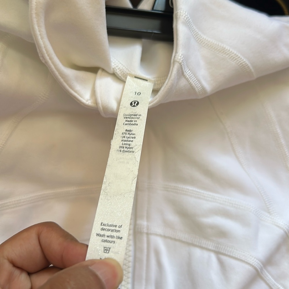 Lululemon - Picture 3 of 5